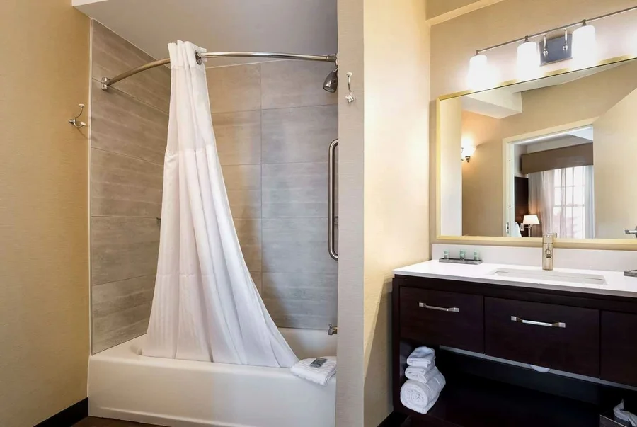 Best Western Syracuse Downtown Hotel and Suites - Featured hot tub