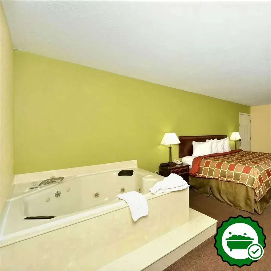Baymont by Wyndham Sevierville Pigeon Forge - Verified Jacuzzi In-Room