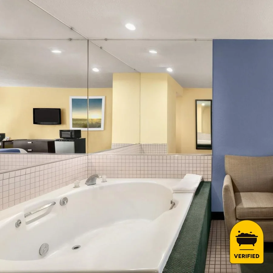 Days Inn by Wyndham Auburn/Finger Lakes Region, the water at Auburn