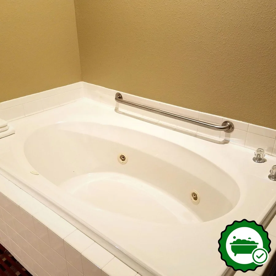 Super 8 by Wyndham Cherokee - Verified Jacuzzi In-Room