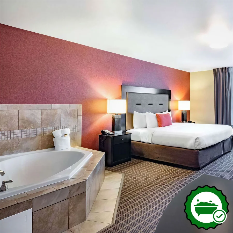 Hawthorn Suites by Wyndham Dickinson - Verified Jacuzzi In-Room