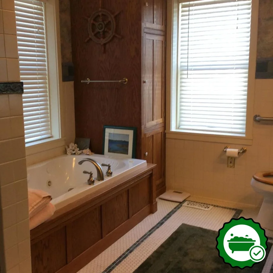 Clary Lake Bed and Breakfast - Verified Jacuzzi In-Room