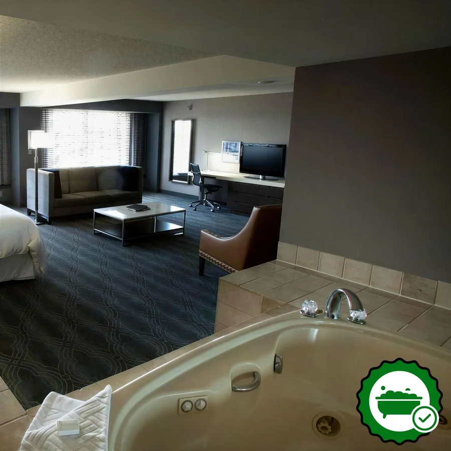 DoubleTree by Hilton Hotel Bloomington - Minneapolis South - Verified Jacuzzi In-Room