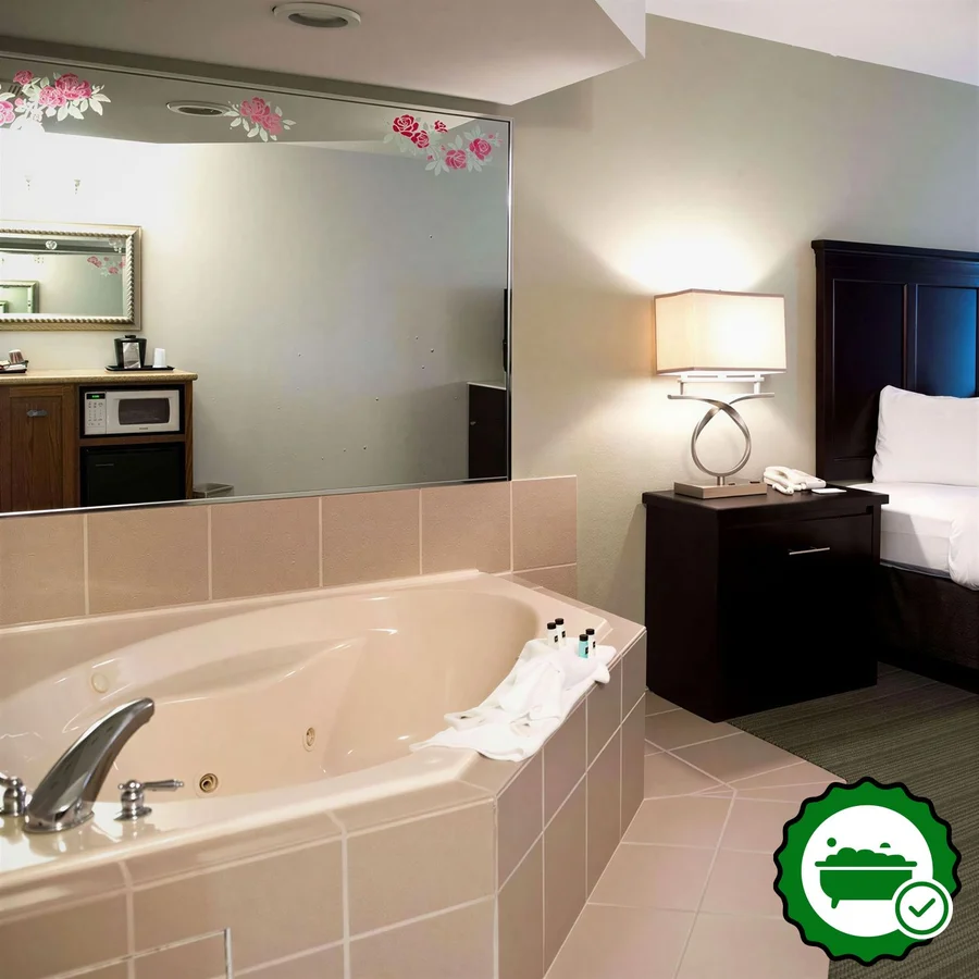 Country Inn & Suites by Radisson, Effingham, IL - Verified Jacuzzi In-Room