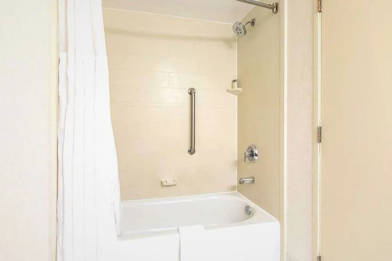 Wingate by Wyndham Charlotte Speedway/Concord - Featured hot tub