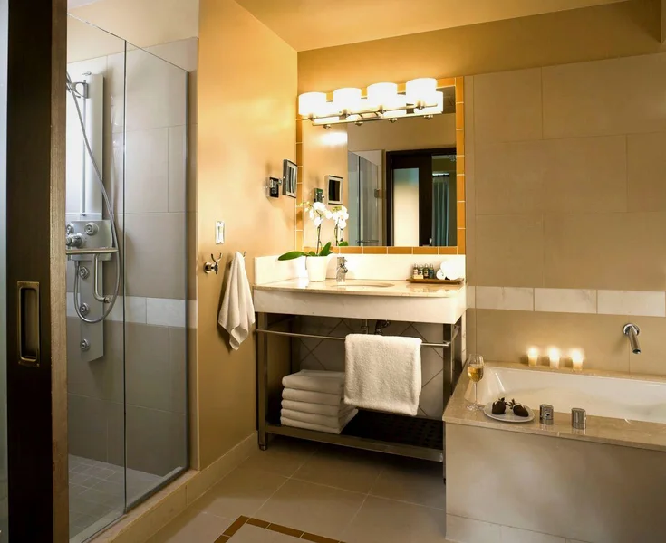 Inn at the WAC - Featured hot tub