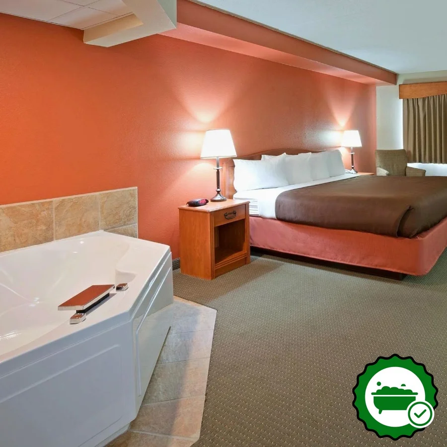 AmericInn by Wyndham Wetmore Munising - Verified Jacuzzi In-Room