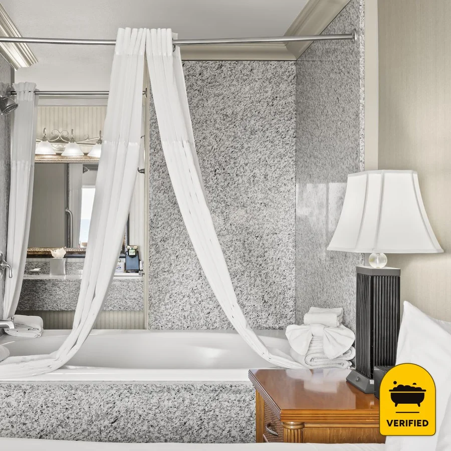 Surf & Sand Lodge: the King Whirlpool Tub Ocean View Room in Fort Bragg, CA