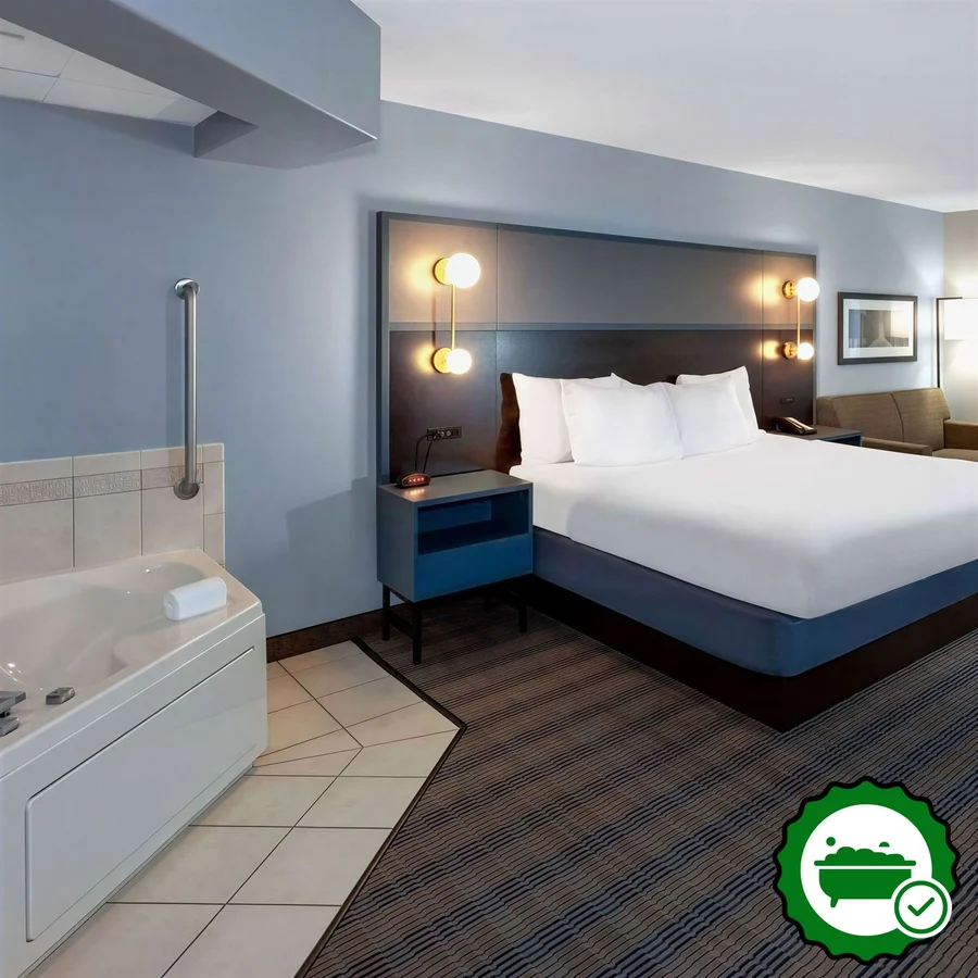 AmericInn by Wyndham Peoria - Verified Jacuzzi In-Room