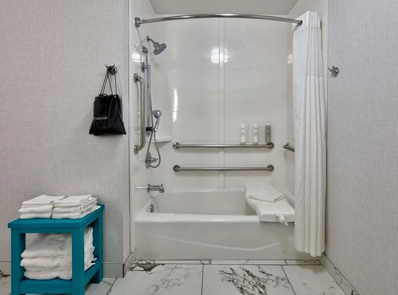 Hampton Inn Norfolk - Featured hot tub