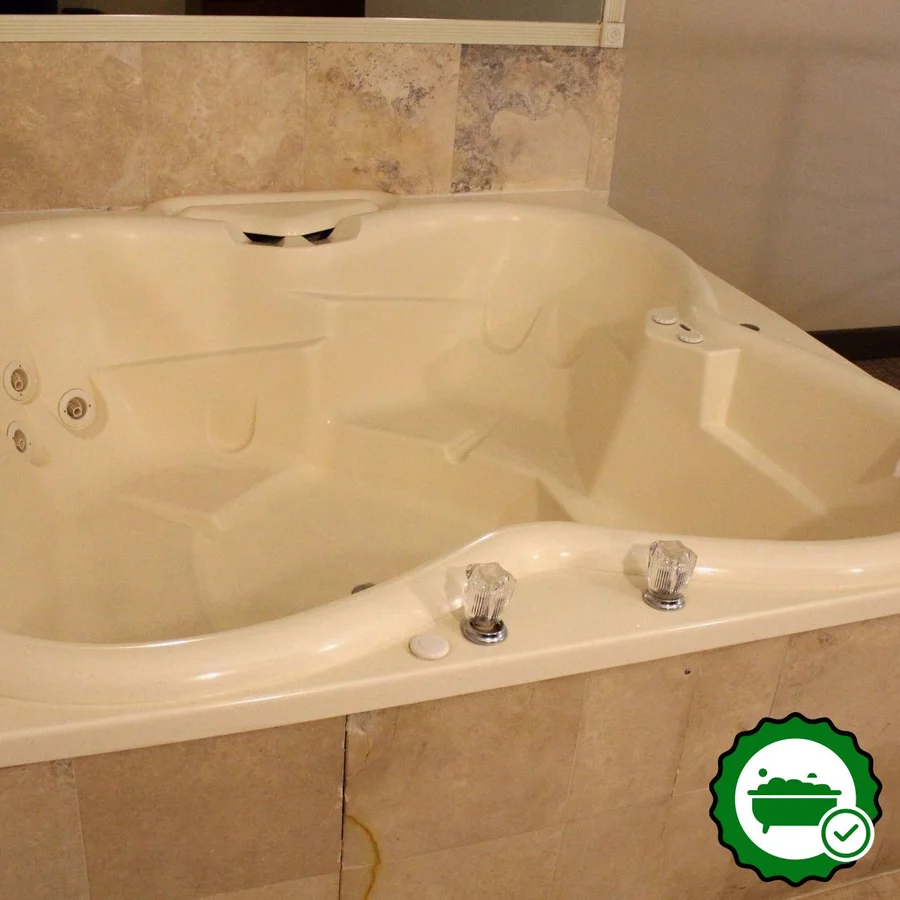 Comfort Inn and Suites - Verified Jacuzzi In-Room