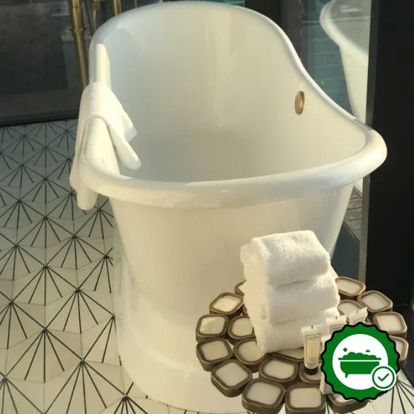 Arlo Williamsburg - Verified Jacuzzi In-Room