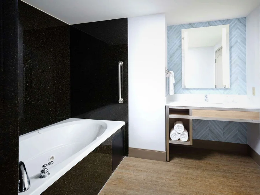 Hilton Garden Inn Atlanta NW/Kennesaw Town Center - Featured hot tub