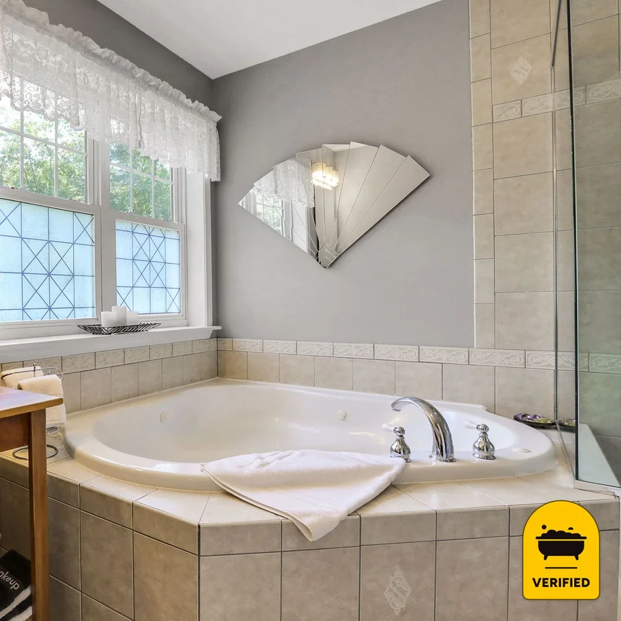 Moondance Ridge Bed & Breakfast: the Moondance Whirlpool Suite in New Paltz, NY