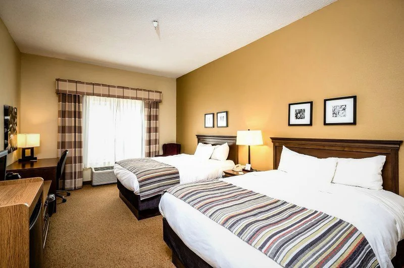 Country Inn & Suites by Radisson, Salina, KS - Guest Room image