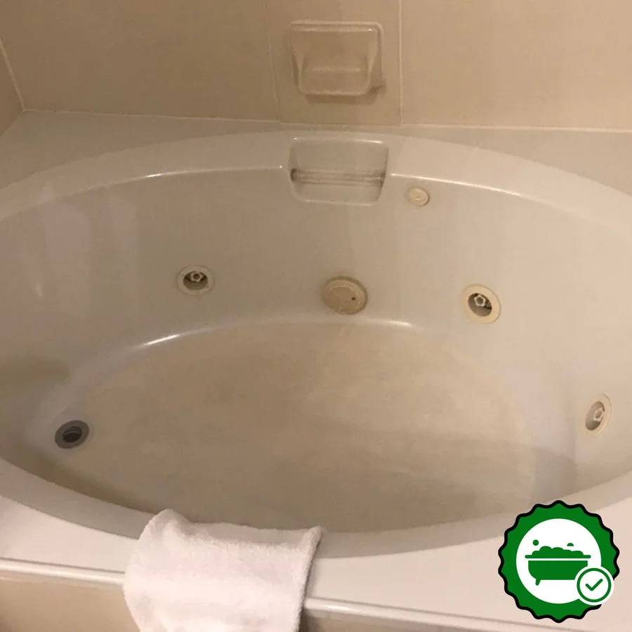 Hampton Inn Columbus-North - Verified Jacuzzi In-Room