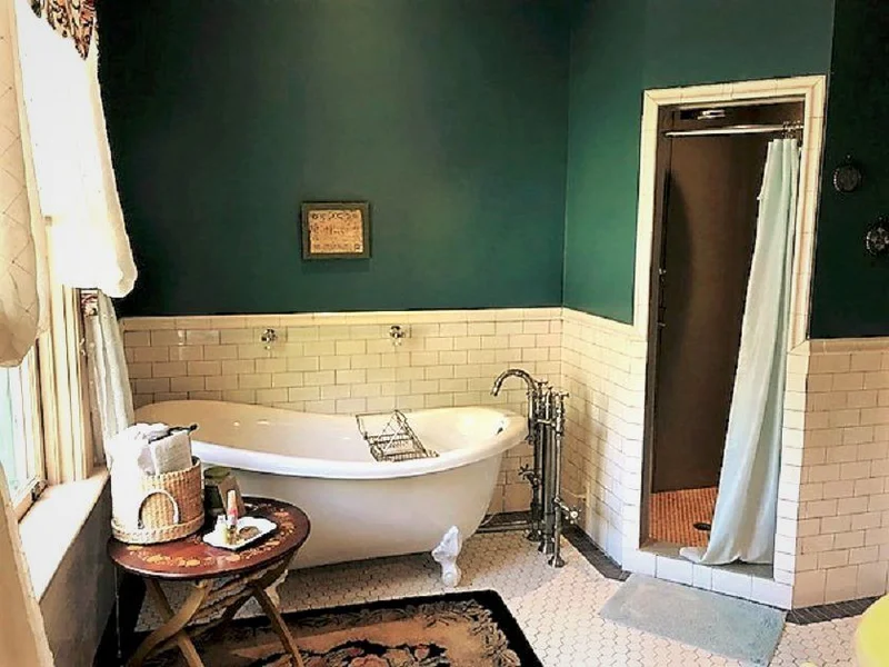Hummingbird Inn - Featured hot tub