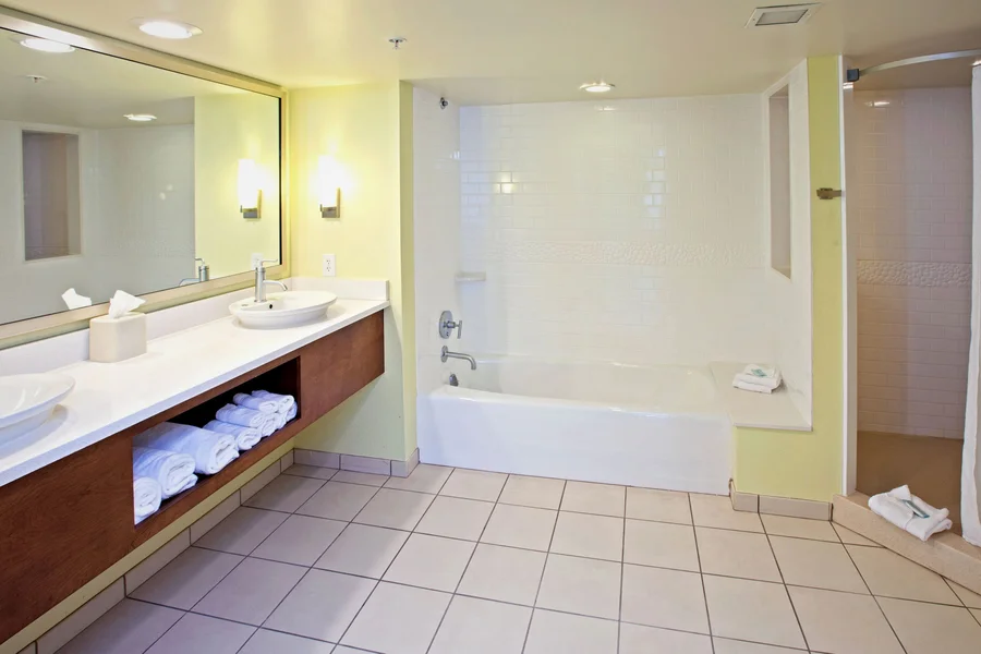Holiday Inn Express Indianapolis - Fishers By IHG - Featured hot tub