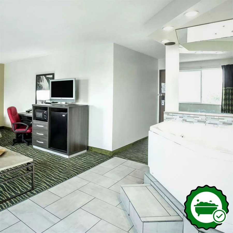 Super 8 by Wyndham Independence Kansas City - Verified Jacuzzi In-Room