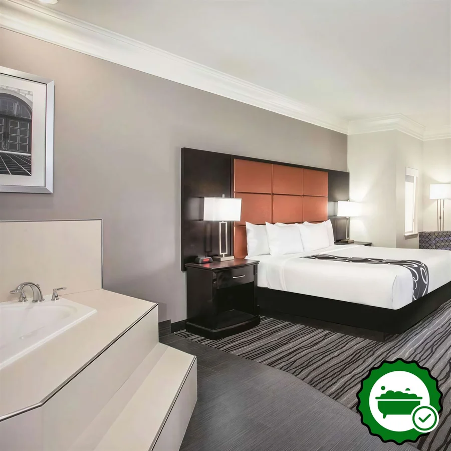 La Quinta Inn & Suites by Wyndham Dublin - Pleasanton - Verified Jacuzzi In-Room