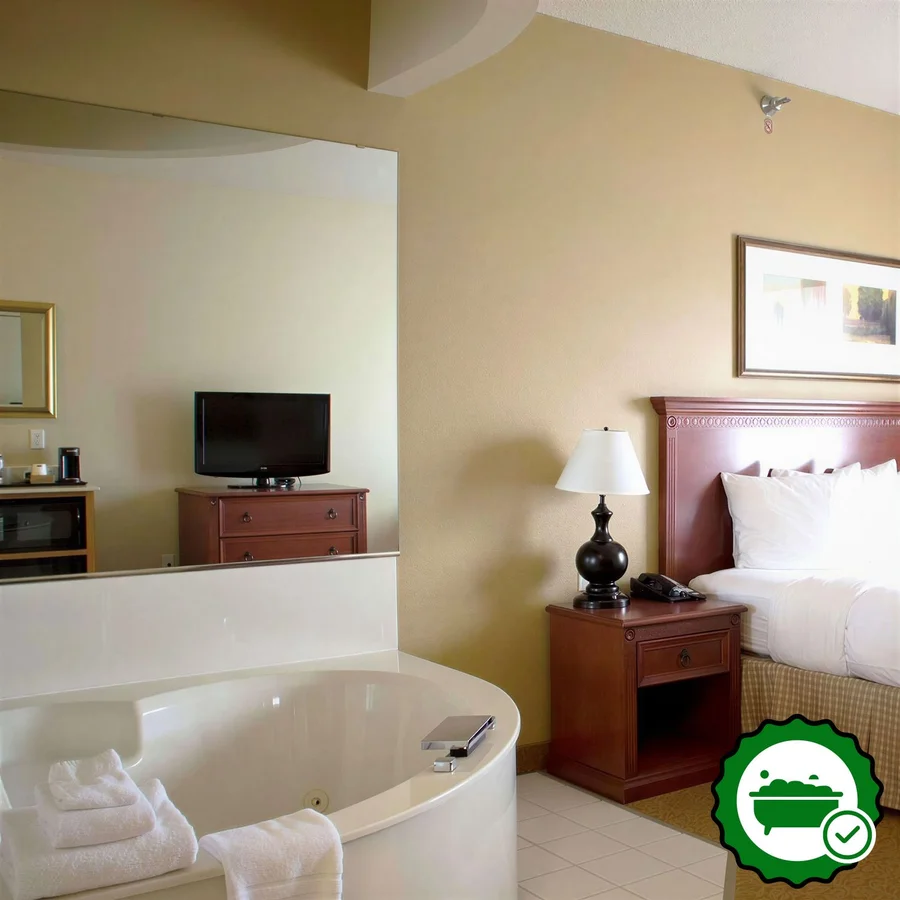 Country Inn & Suites by Radisson, Mankato Hotel and Conference Center, MN - Verified Jacuzzi In-Room