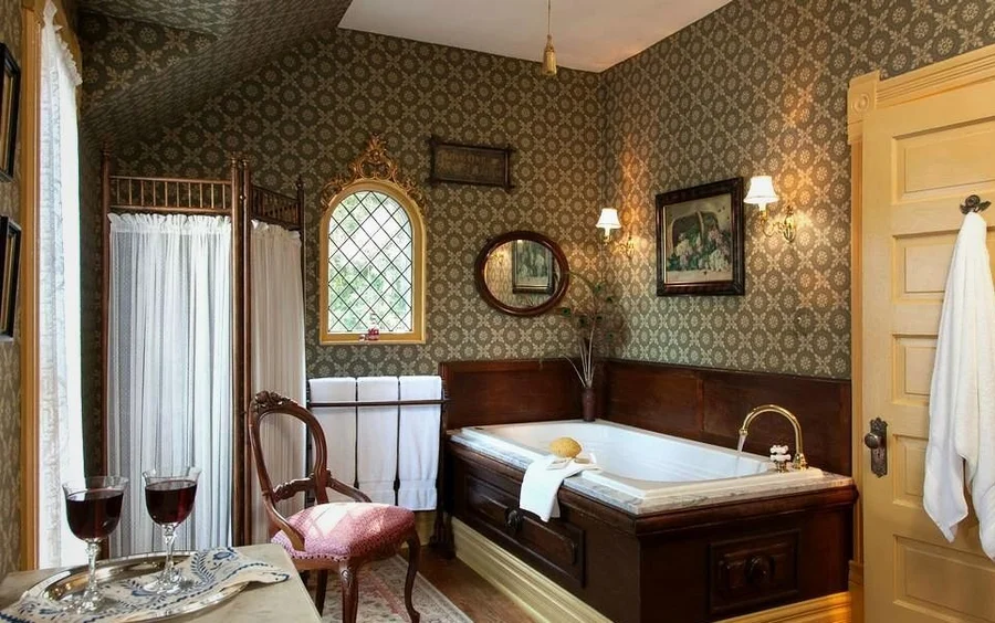 Thorp House Inn & Cottages - Featured hot tub