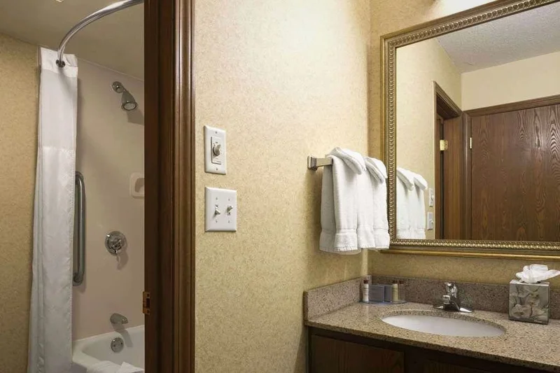 Hawthorn Suites by Wyndham Fort Wayne - Featured hot tub