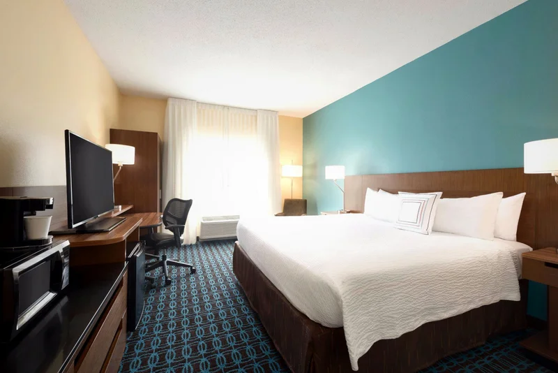 Fairfield Inn & Suites Hartford Manchester - Guest Room image