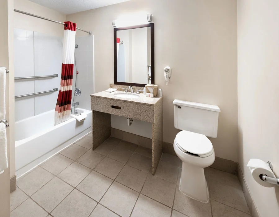 Red Roof Inn Fort Wayne - Featured hot tub