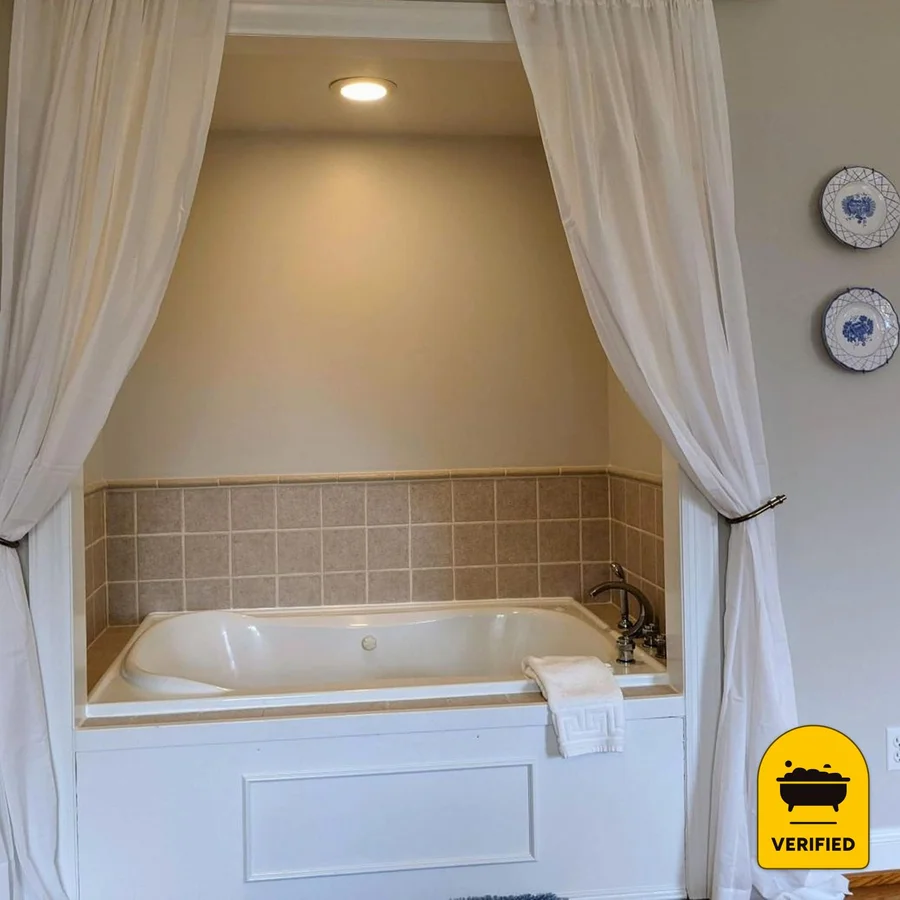 Stanton House Inn: the King Whirlpool Sackett Suite in Greenwich, CT