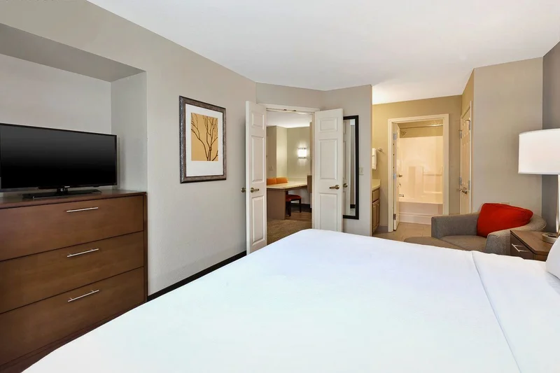 Staybridge Suites Kalamazoo, an IHG hotel - Guest Room image