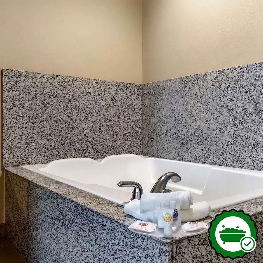 Comfort Suites - Verified Jacuzzi In-Room