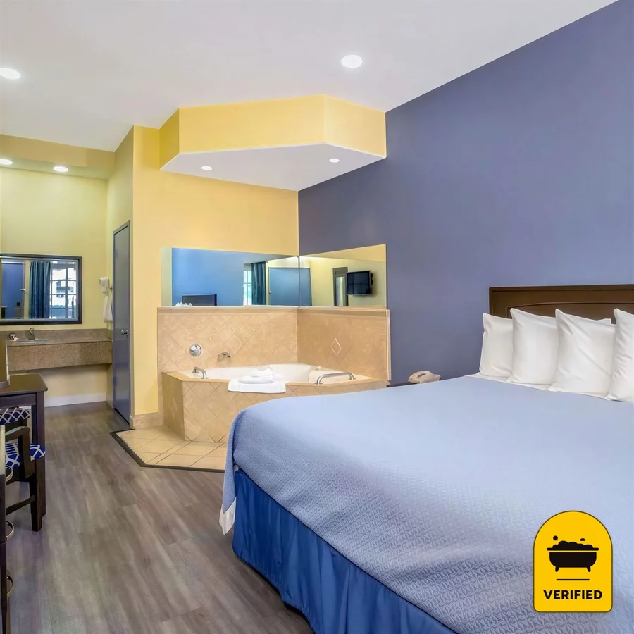 Days Inn by Wyndham Banning Casino/Outlet Mall: the King Jacuzzi Suite in Banning, CA
