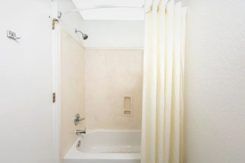 Super 8 by Wyndham Southaven - Featured hot tub