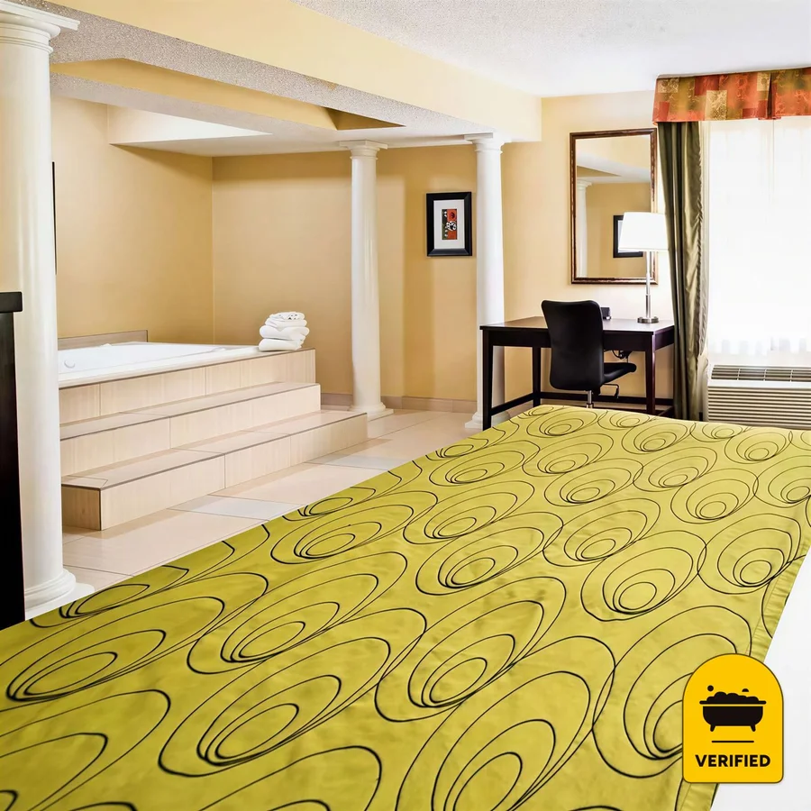 Best Western Plus Addison/dallas Hotel: the King Spa Suite in Addison, TX