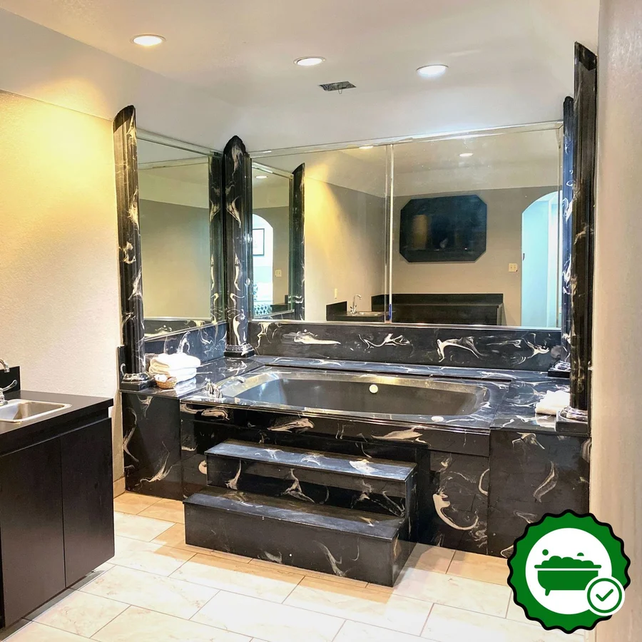Island Suites Hobby Airport - Verified Jacuzzi In-Room