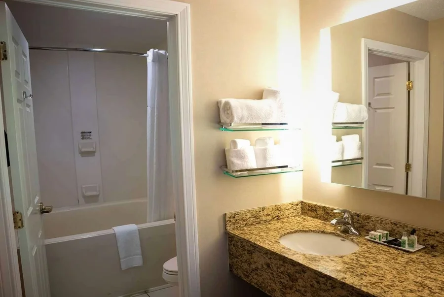 Hawthorn Suites by Wyndham Erie - Featured hot tub