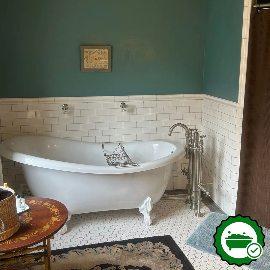 Hummingbird Inn - Verified Jacuzzi In-Room