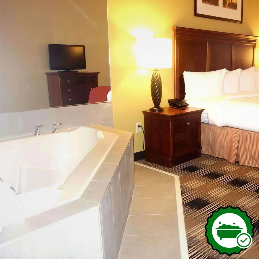Country Inn & Suites by Radisson, Helen, GA - Verified Jacuzzi In-Room