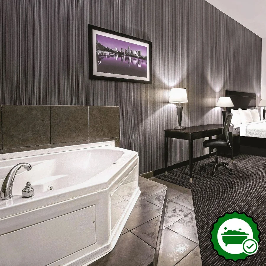 La Quinta INN & Suites Austin-Cedar Park - Verified Jacuzzi In-Room