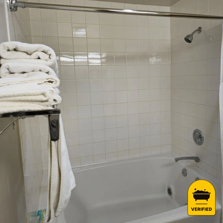 AmeriVu Inn & Suites - Shawano: the Deluxe Single Hot Tub Room in Shawano, WI