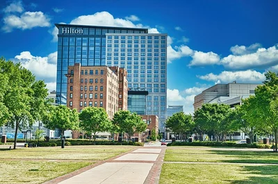 Hotels with in-room Jacuzzi in Virginia Beach