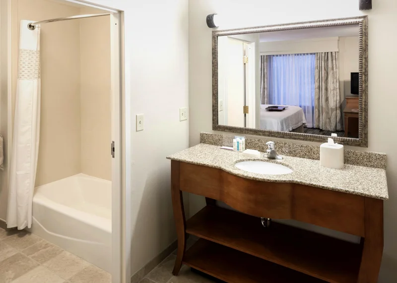 Hampton Inn & Suites Davenport - Featured hot tub