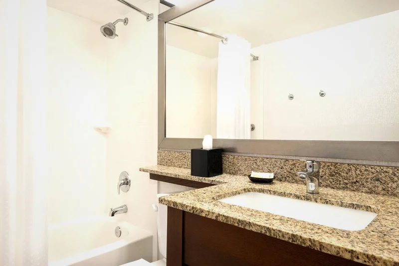 Holiday Inn & Suites Des Moines-northwest By IHG - Featured hot tub