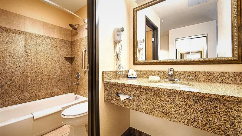 Best Western Territorial Inn & Suites - Featured hot tub