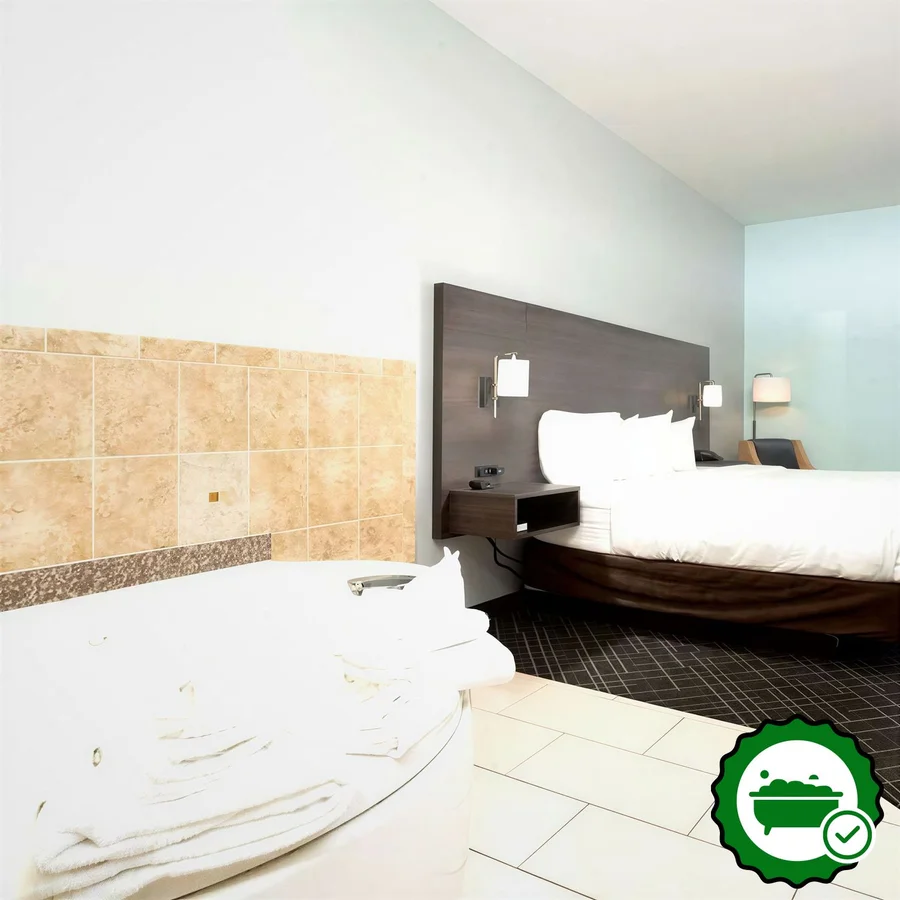 Baymont by Wyndham Augusta Riverwatch - Verified Jacuzzi In-Room