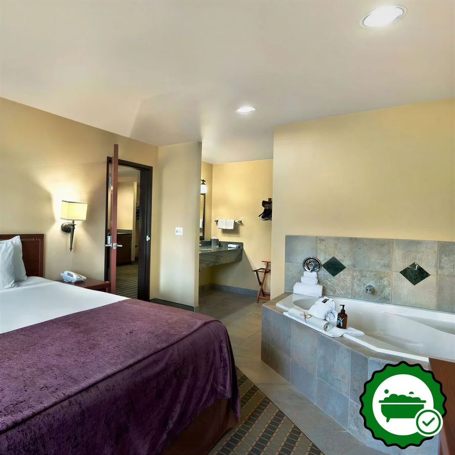 Oxford Suites Pendleton - Verified Jacuzzi In-Room