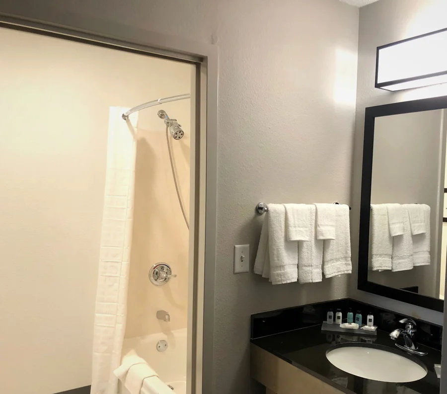 Country Inn & Suites By Radisson, Wichita East, Ks - Featured hot tub