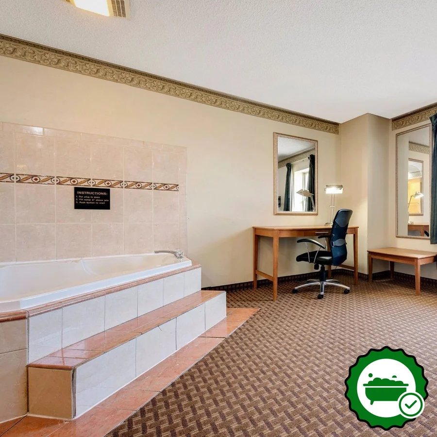 Super 8 by Wyndham Allentown - Verified Jacuzzi In-Room
