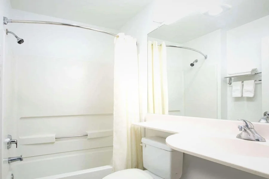 Microtel Inn & Suites by Wyndham Garland/Dallas - Featured hot tub